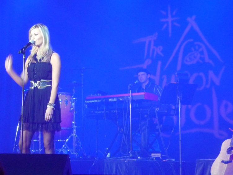 Beverley Mahood, Kristian Alexandrov © 2013